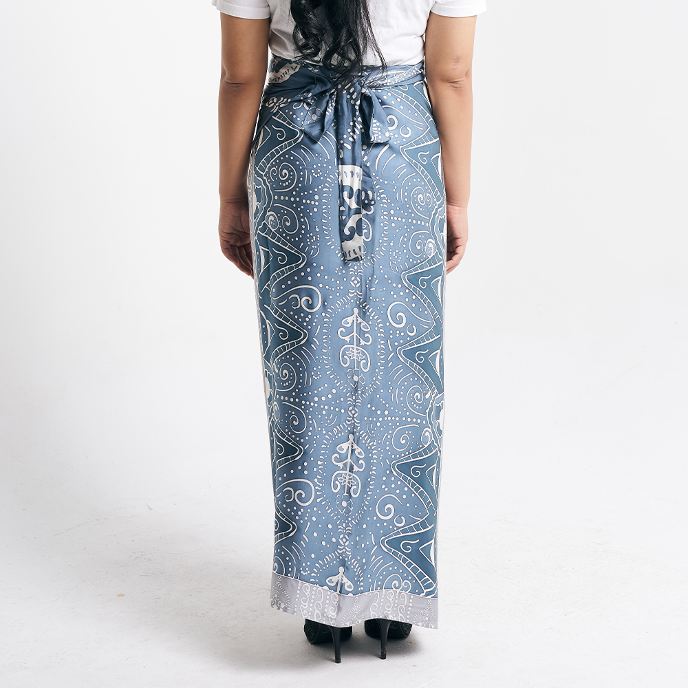 Back View of Batik Pareo – The detailed batik design on the back, highlighting its flowy silhouette
