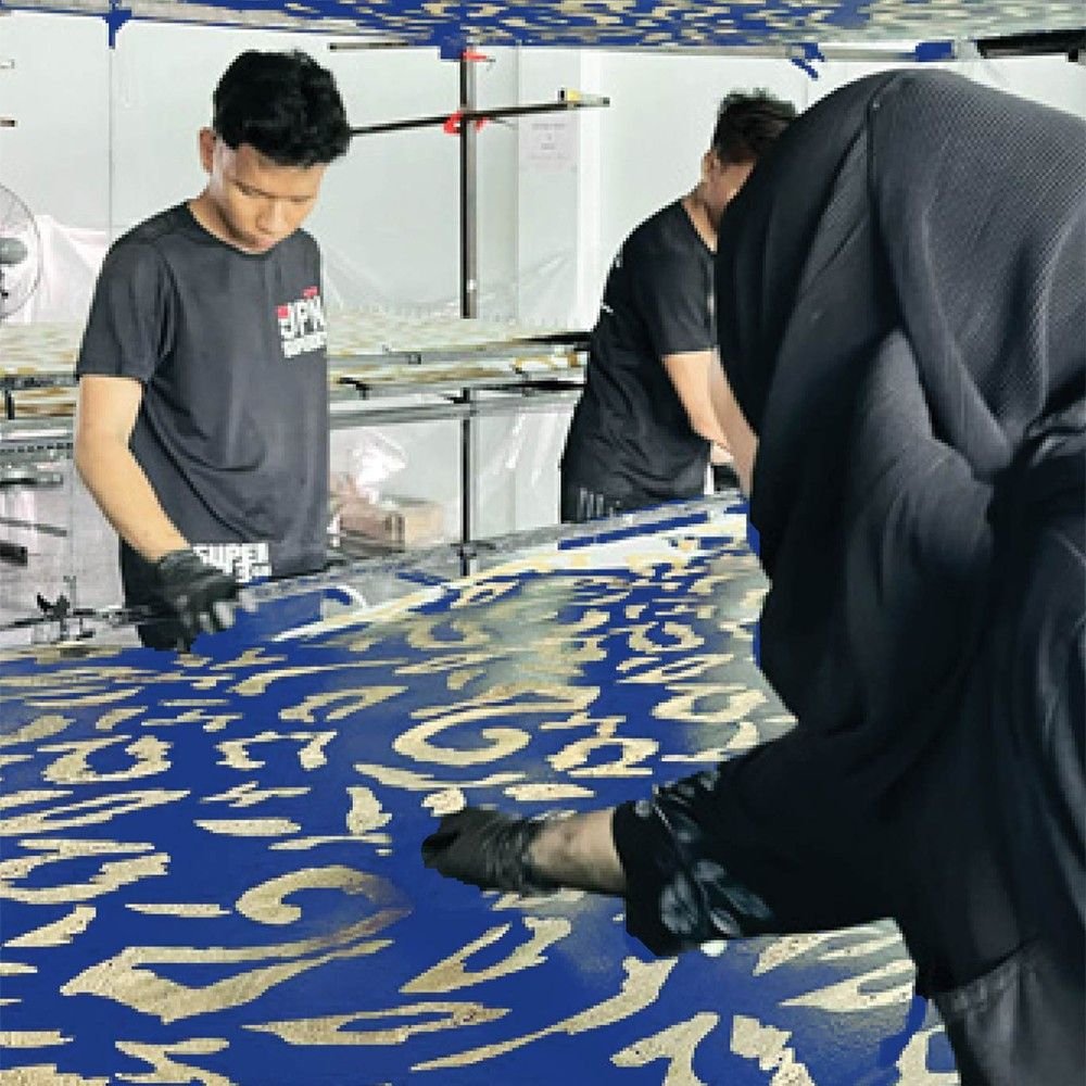 artisan photo of the blue rimba batik being made 
