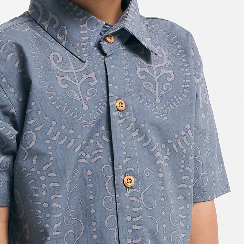 Close up photo of the steel petola batik boys short sleeve shirt 