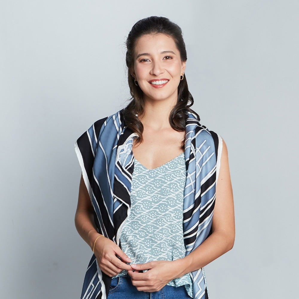 Women wearing Jet Arang Scarf