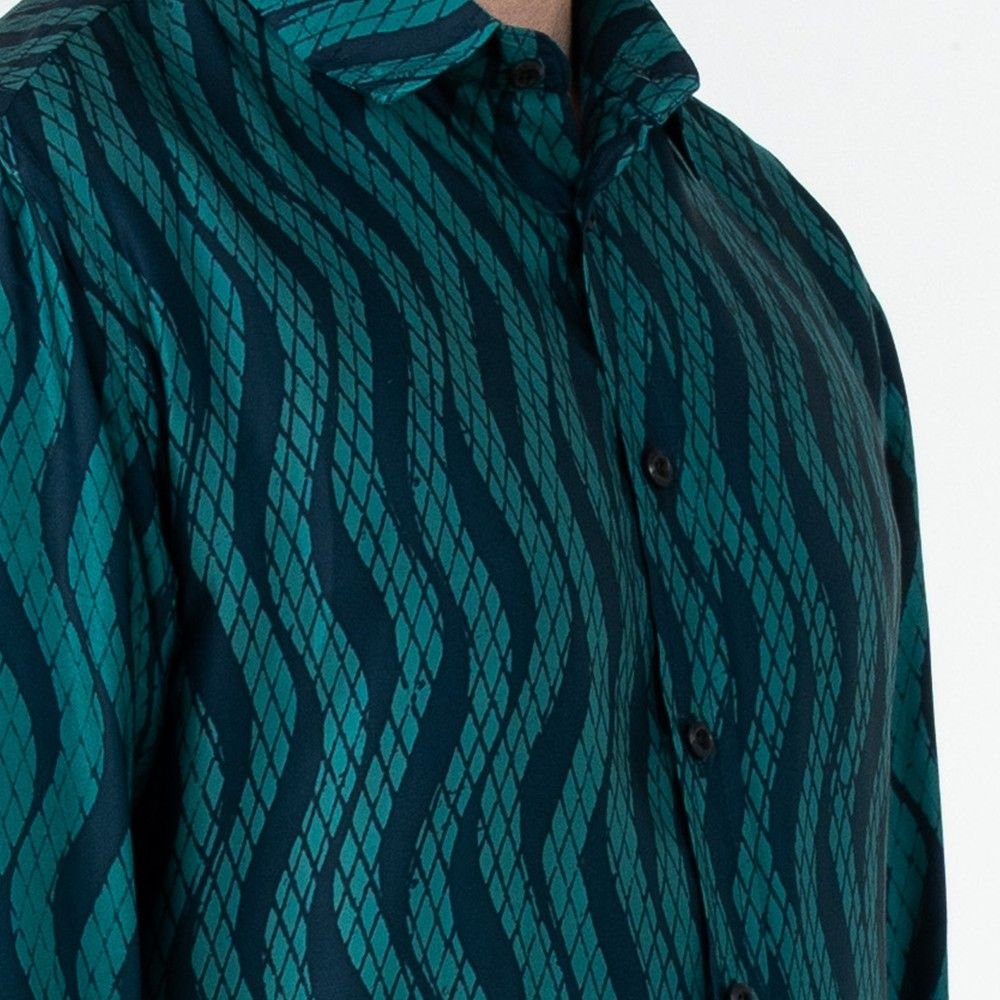 Zoom in front view of the teal snake skin