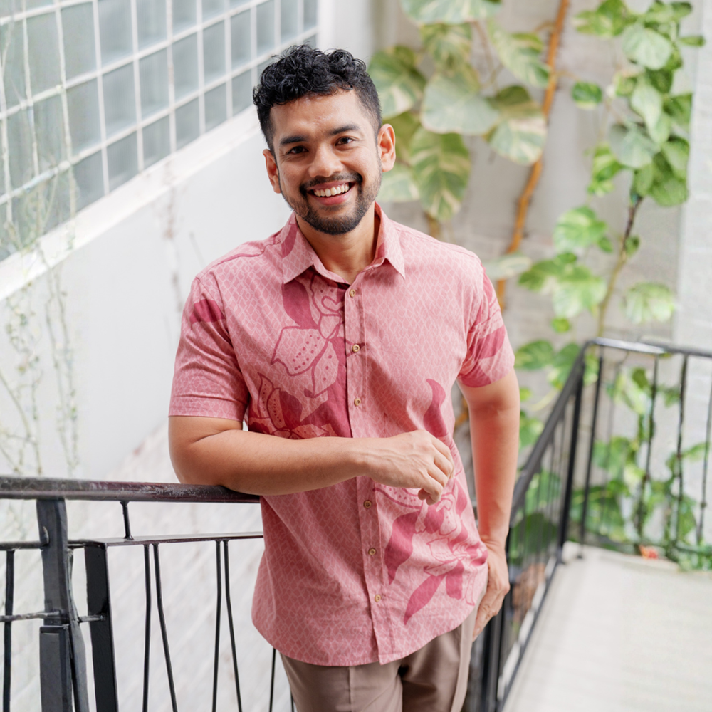 Short-sleeved batik shirt in Coral Blooming Lace