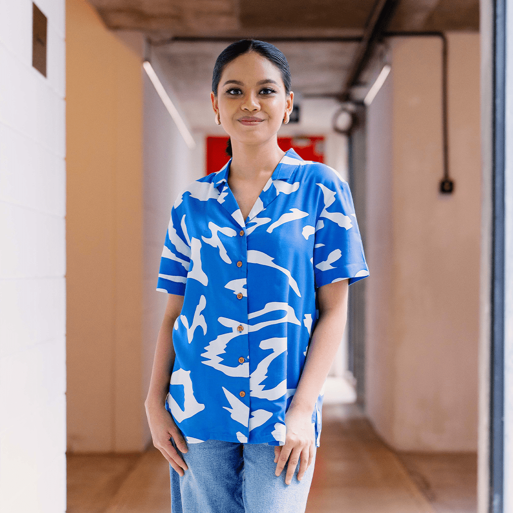 Women wearing a cuban blue rimba shirt in lifestyle photo 