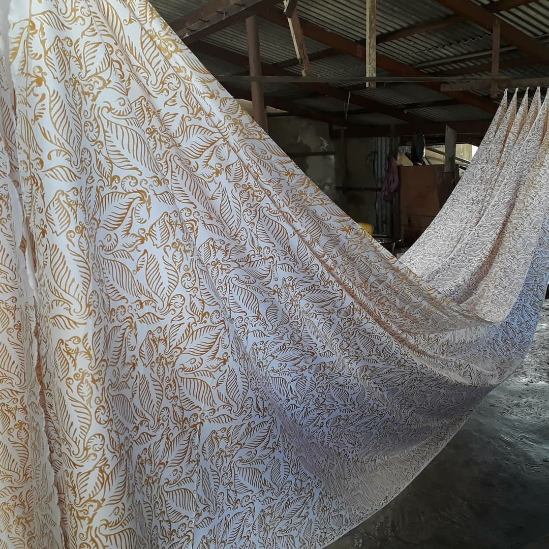  Authentic batik textile showcasing traditional artistry and cultural heritage.